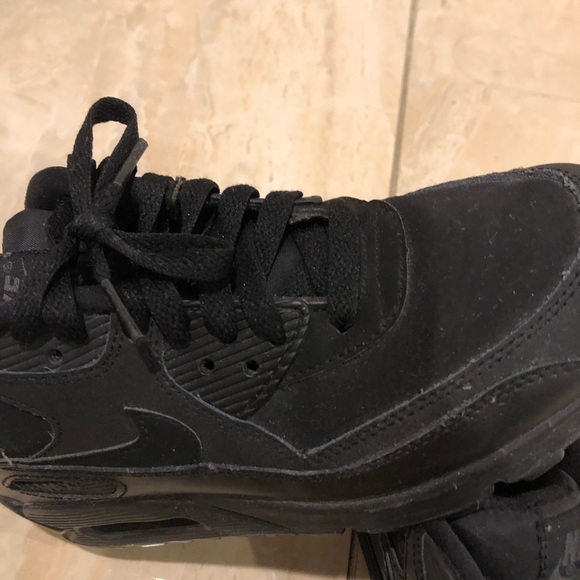 Black Nike sneakers 🖤 - Picture 3 of 4